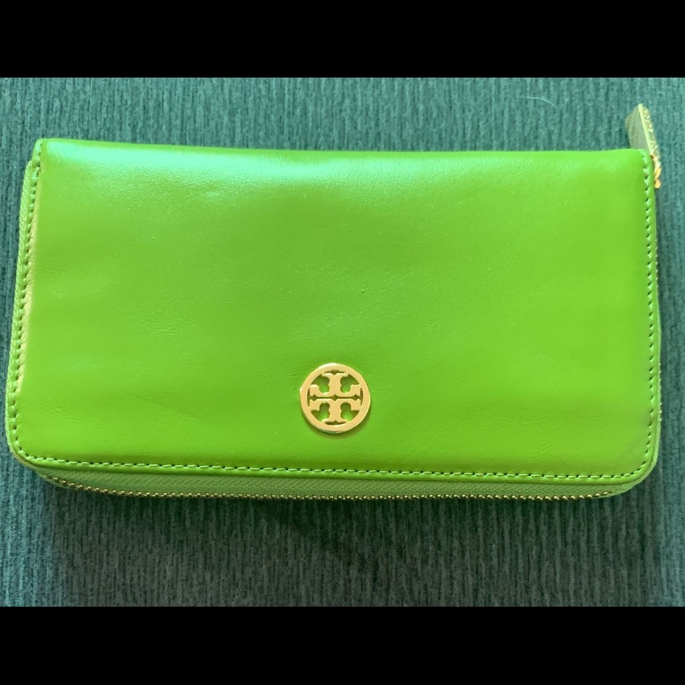 Tory Burch brand new wallet with zip closure